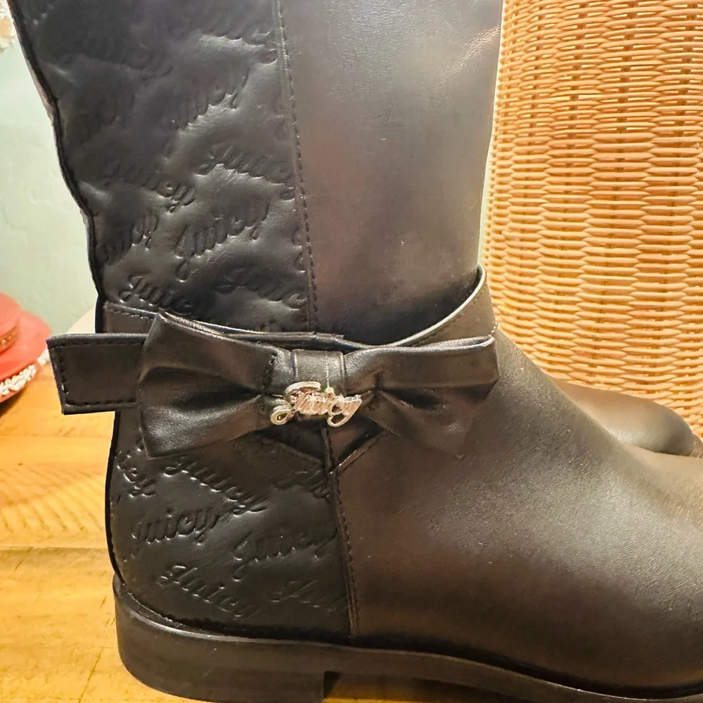 Juicy Couture - Girls Boots Black Zip Up 12” Tall Bow & Logo Size 5